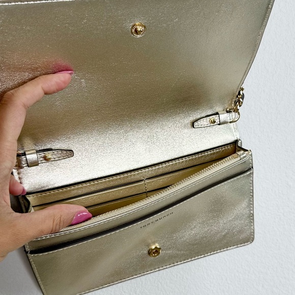 REDUCED 🌸 Tory Burch Quilted Metallic Champagne Crossbody Clutch - Picture 6 of 8